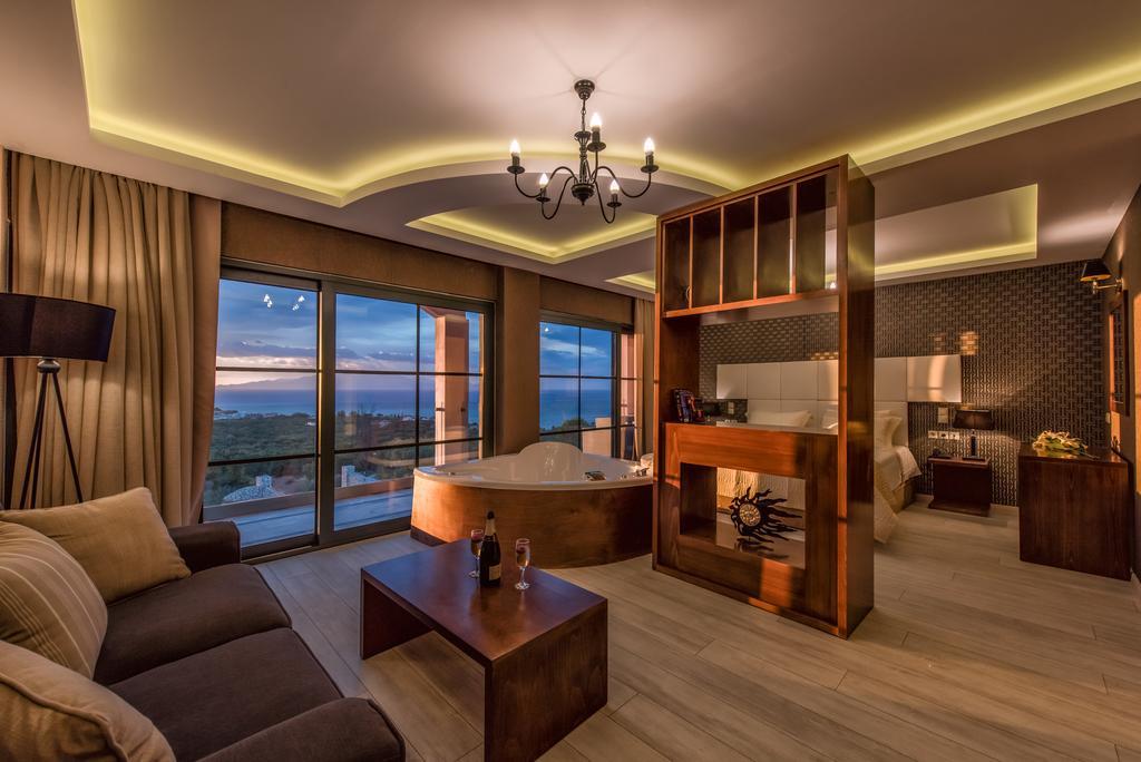Elegance Luxury Executive Suites - Adults Only Tragaki Habitación foto